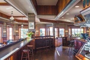 Pub, vistas para o mar, aberto todos os dias