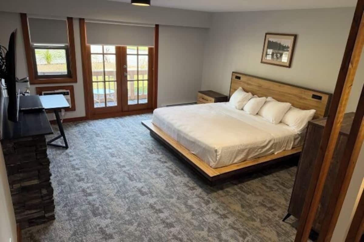 Yksilöllisesti kalustettu, työpöytä