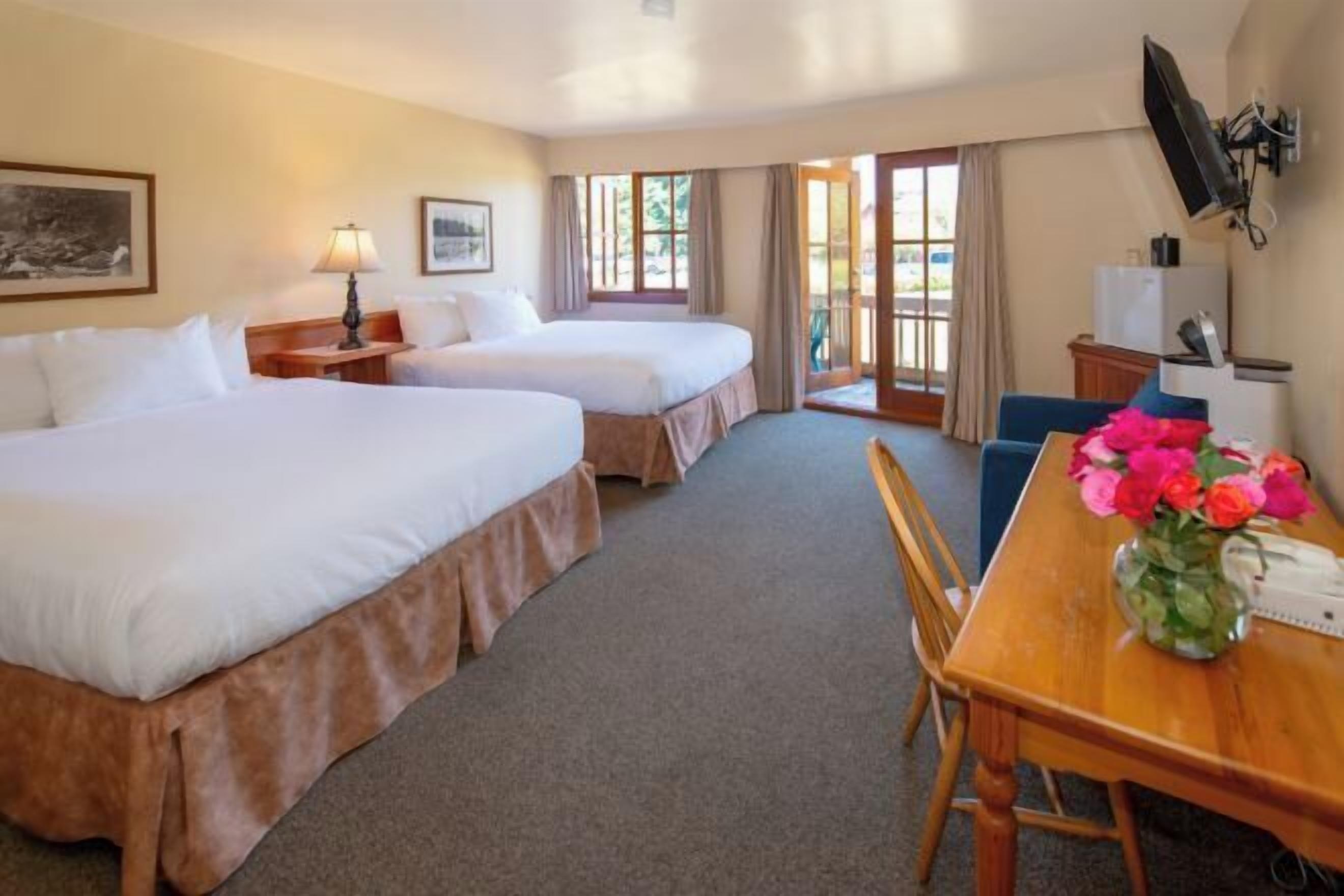 特色家居、办公桌、笔记本电脑工作区、熨斗/熨衣板