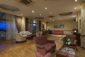 Lobby sitting area - Delphi Palace (Delphi)