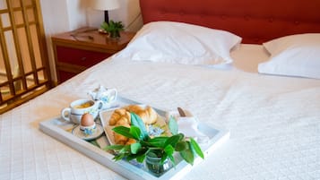 Premium bedding, in-room safe, desk, iron/ironing board