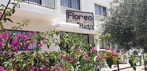A hotel sign with the name "Florea Hotel Apts Hadjis". - Florea Hotel Apartments (Ayia Napa)