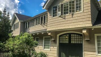 North Apartment at Acadia Carriage House | Mặt tiền nơi lưu trú