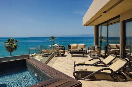Signature Suite with Sea View and outdoor Jet Tub | Terrace/patio. Alas Resort & Spa