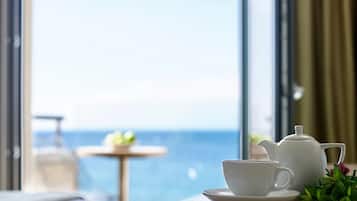 Suite Junior, vue mer | 1 chambre, literie de qualité supérieure, minibar