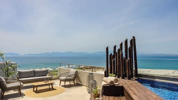 Executive Suite with outdoor jet tub | Strand-/Meerblick
