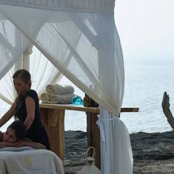 Sauna, hot tub, Turkish bath, body treatments, body wraps, facials