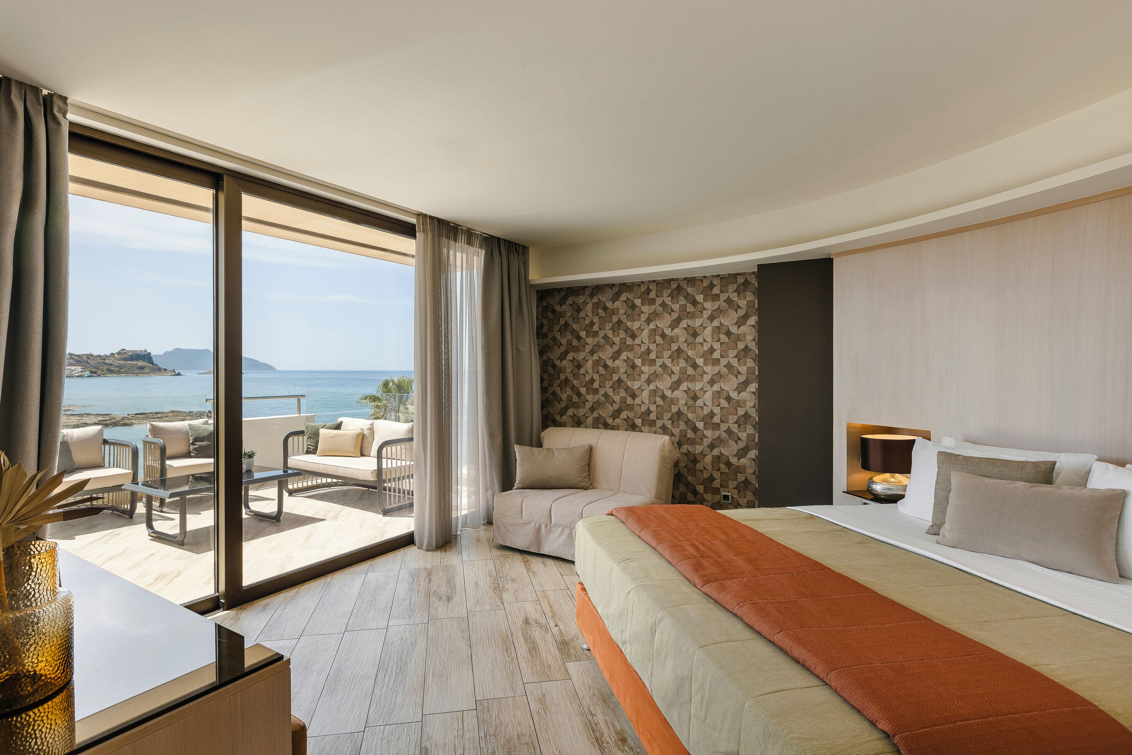 Presidentiële suite | Luxe beddengoed, een minibar, een kluis op de kamer, een bureau
