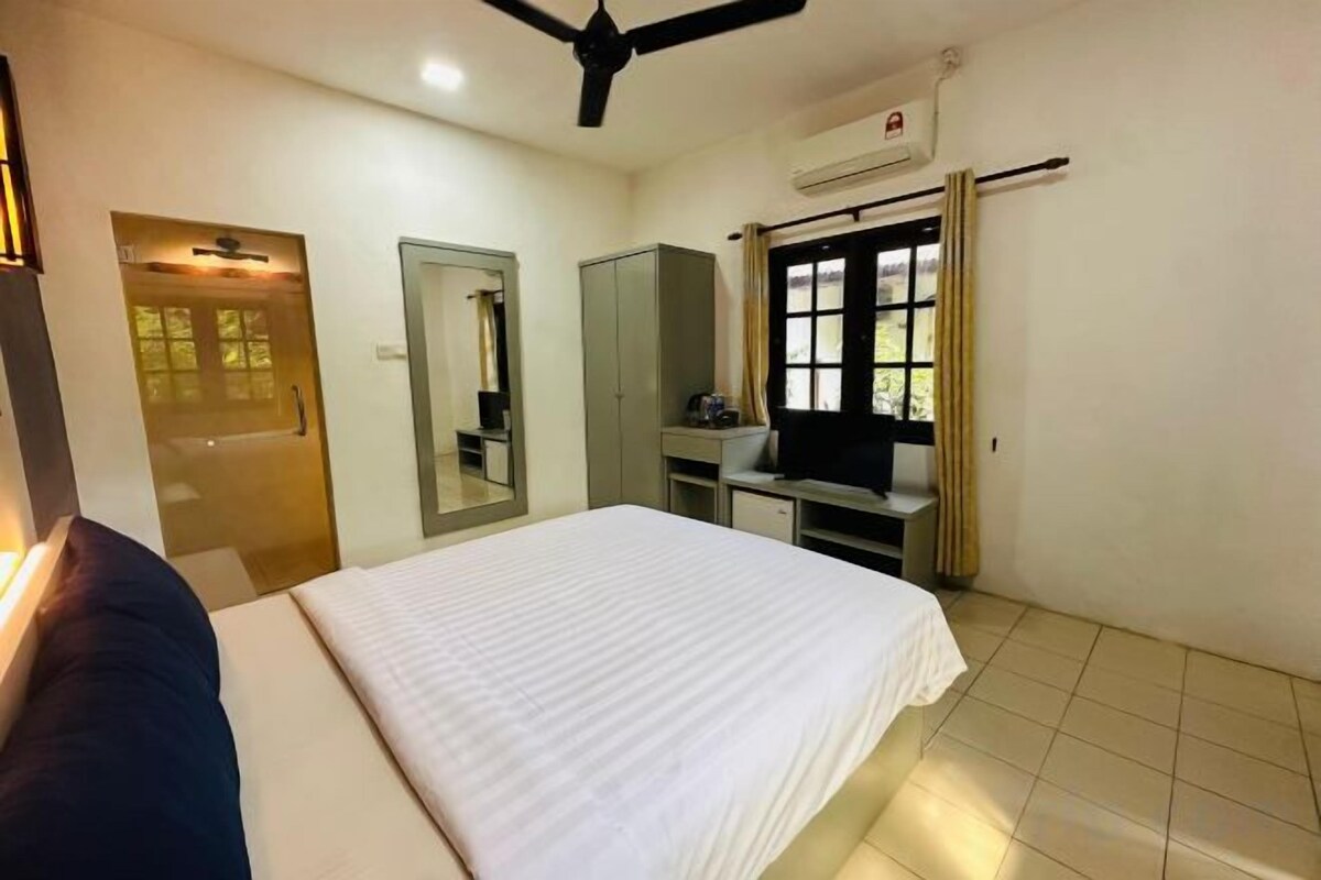 Minibar, két bảo mật tại phòng, bàn 