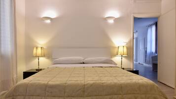 Appartement, 2 slaapkamers, terras, uitzicht op het water (Calle Pinelli) | Donsdekens, een kluis op de kamer, een strijkplank/strijkijzer