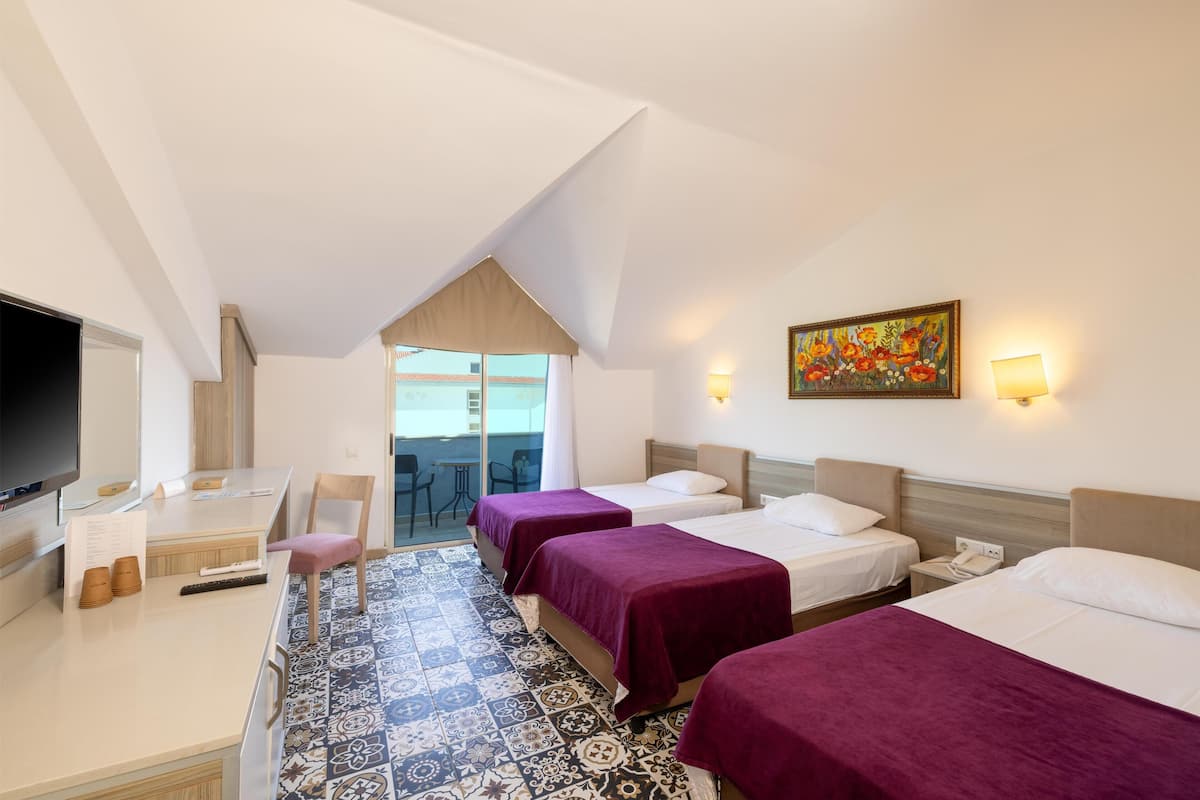 Standard Room | 高級寝具、ミニバー (無料)、セーフティボックス (室内)、デスク