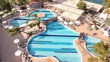 Indoor pool, 4 outdoor pools, pool umbrellas, pool loungers