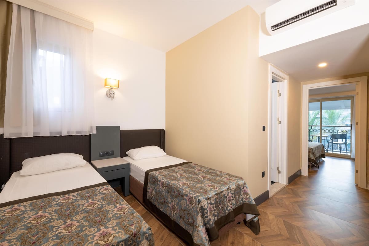 Family Room | 高級寝具、ミニバー (無料)、セーフティボックス (室内)、デスク