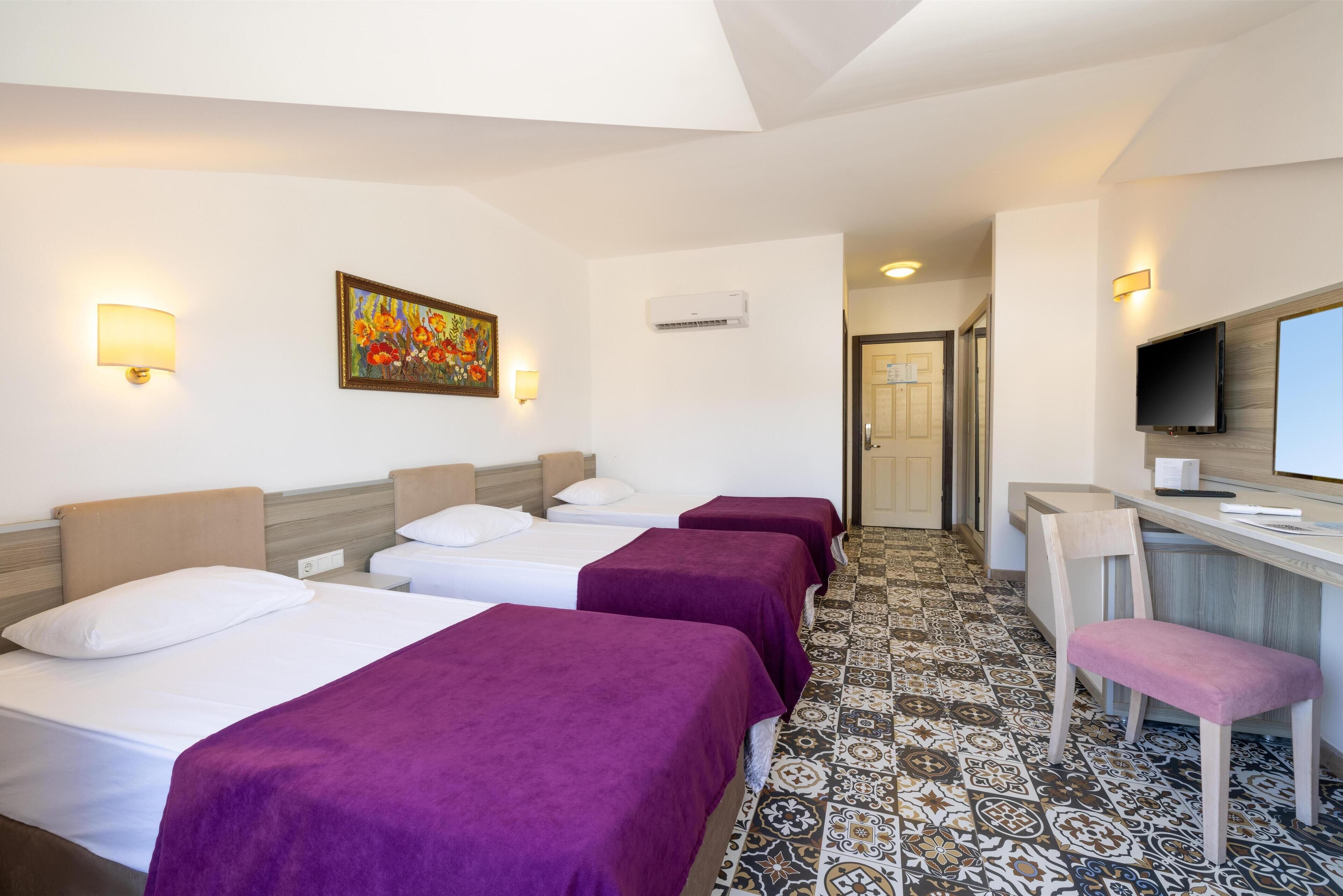 Standaard kamer | Luxe beddengoed, een gratis minibar, een kluis op de kamer, een bureau