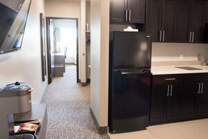 46-英寸等离子电视（配备数码频道）、电视、收费电影