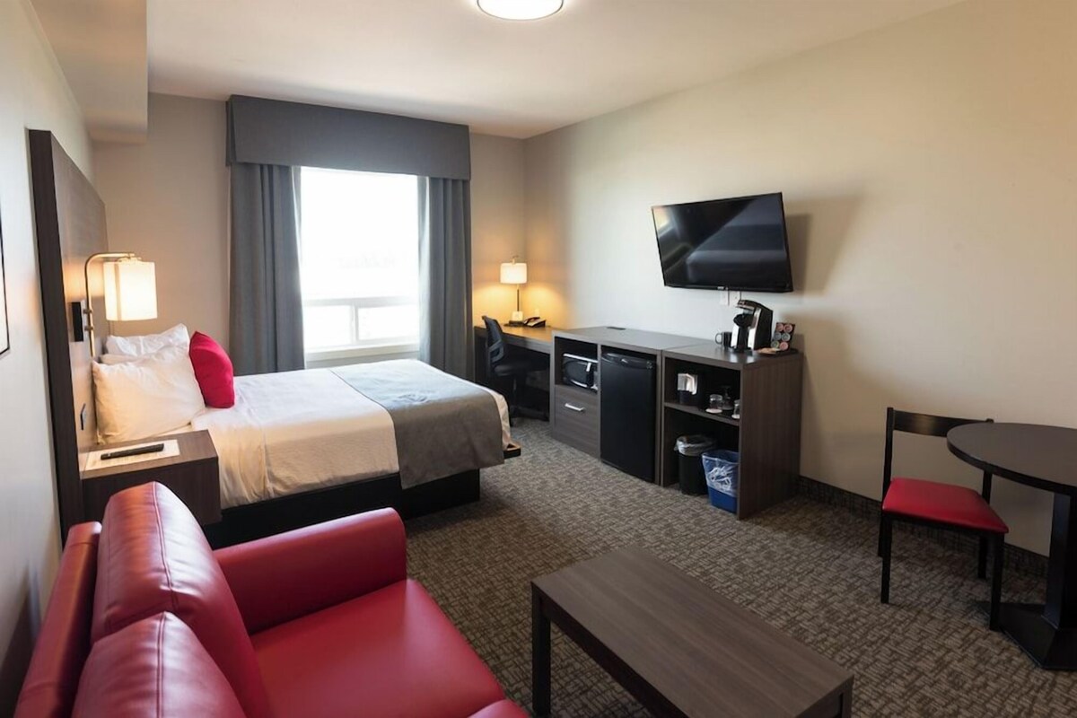 Premium bedding, pillowtop beds, desk, soundproofing