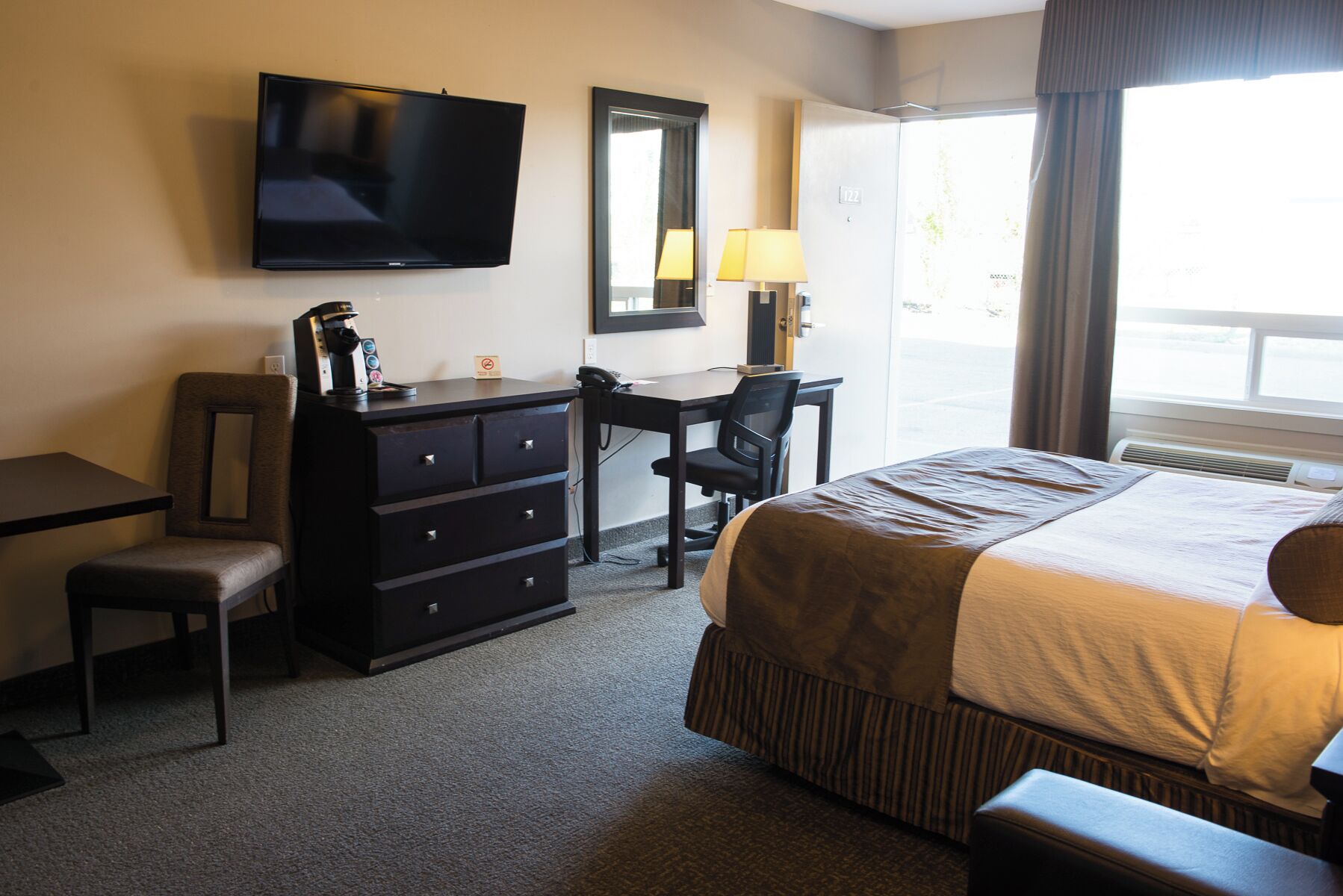 Literie de qualité supérieure, surmatelas, bureau, chambres insonorisées