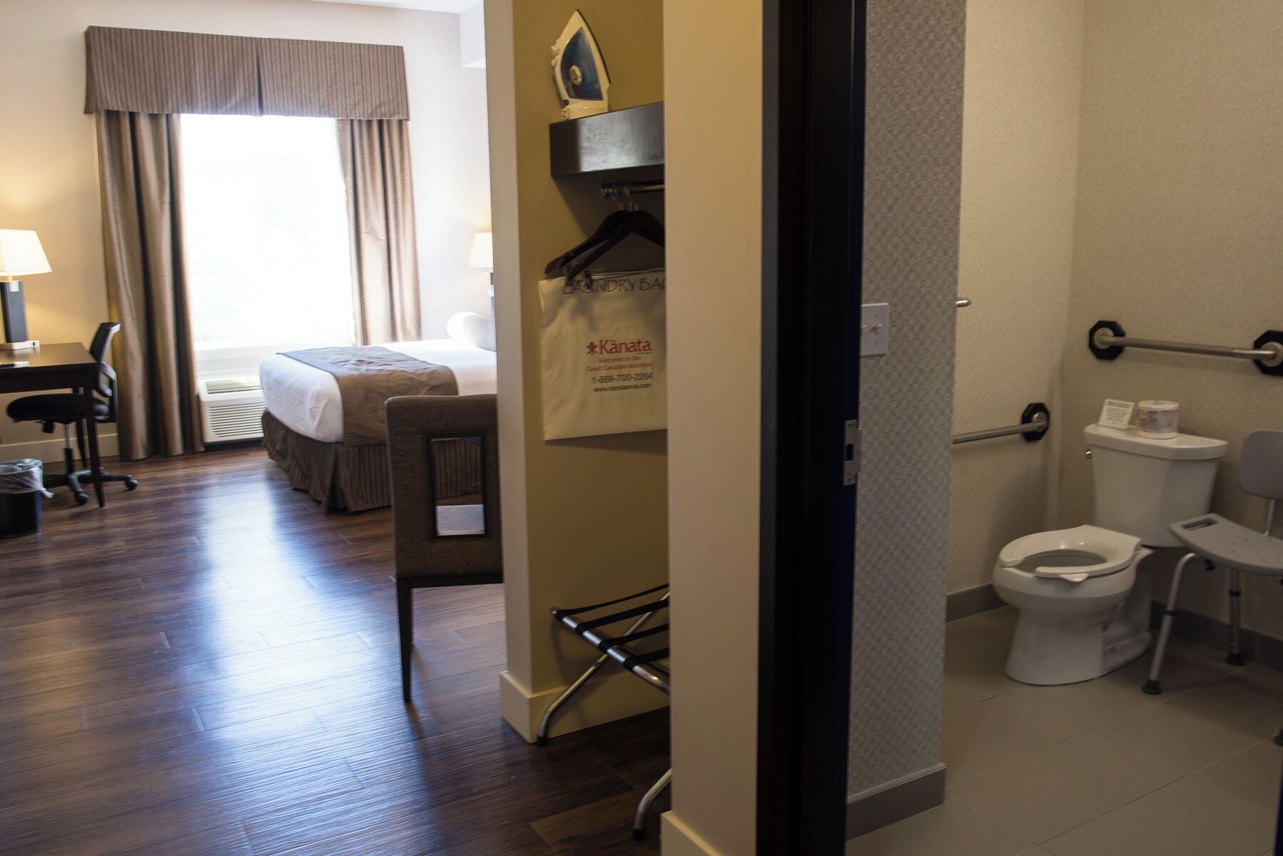 Literie de qualité supérieure, surmatelas, bureau, chambres insonorisées