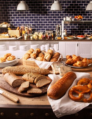 Daily buffet breakfast for a fee - Premier Inn Nürnberg City Centre (Nuremberg)