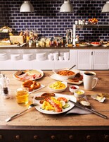 Se ofrece un desayuno bufé todos los días (por un coste adicional)
