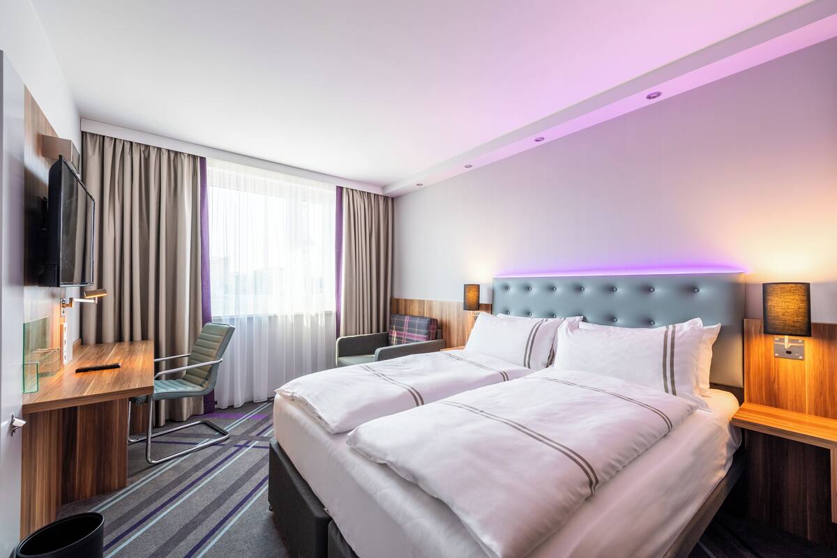 Standard Double Room | In-room safe, soundproofing, WiFi, bed sheets
