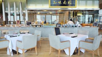 Daily buffet breakfast for a fee