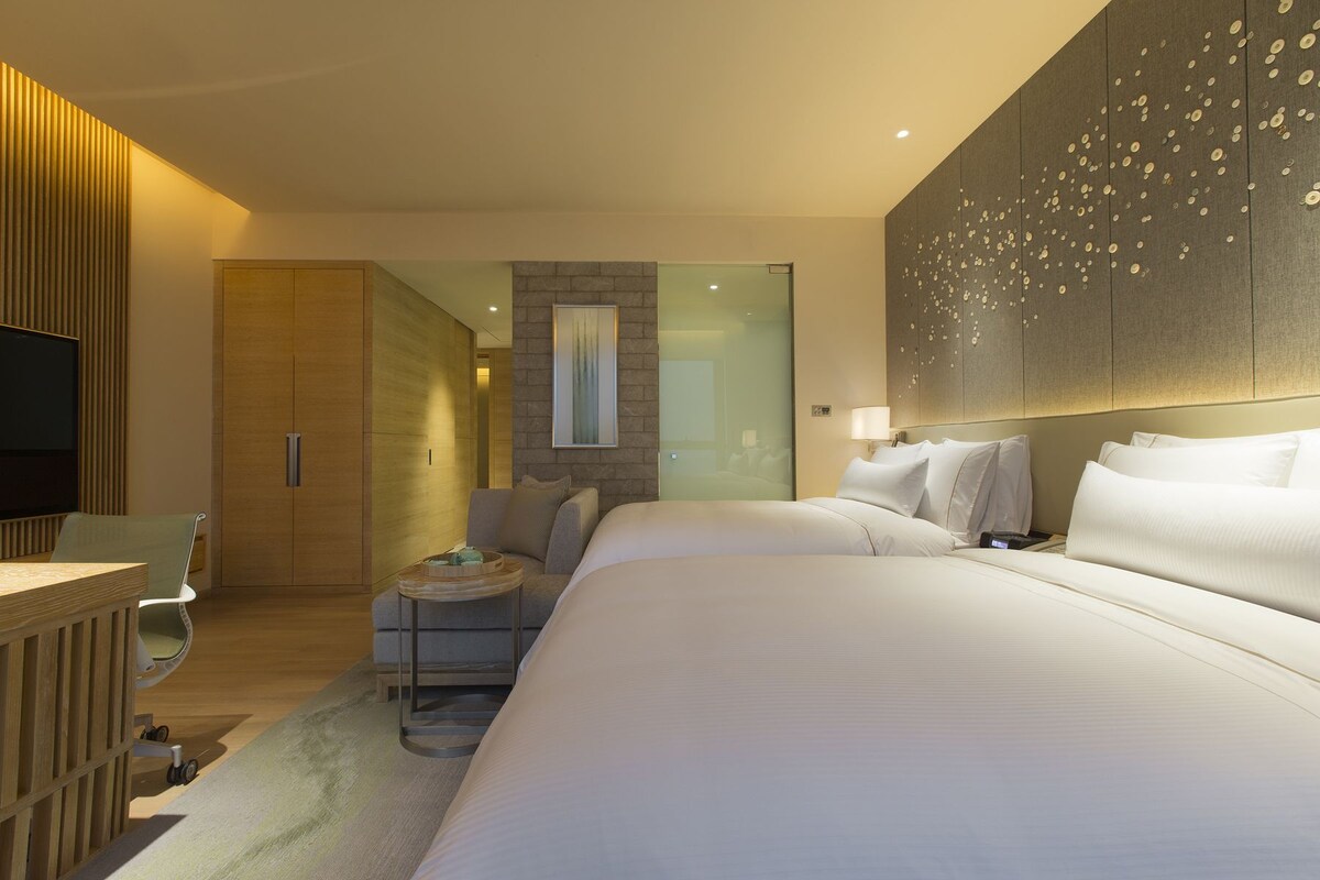 Sengetøy av topp kvalitet, dundyner, memory foam-senger og minibar