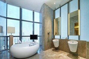 Separate bathtub and shower, rainfall showerhead, free toiletries - The Westin Chongqing Liberation Square (Chongqing)