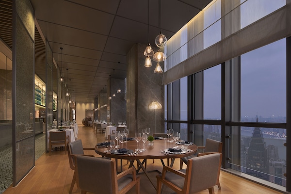 3 restaurants, breakfast, lunch, dinner served; Chinese cuisine