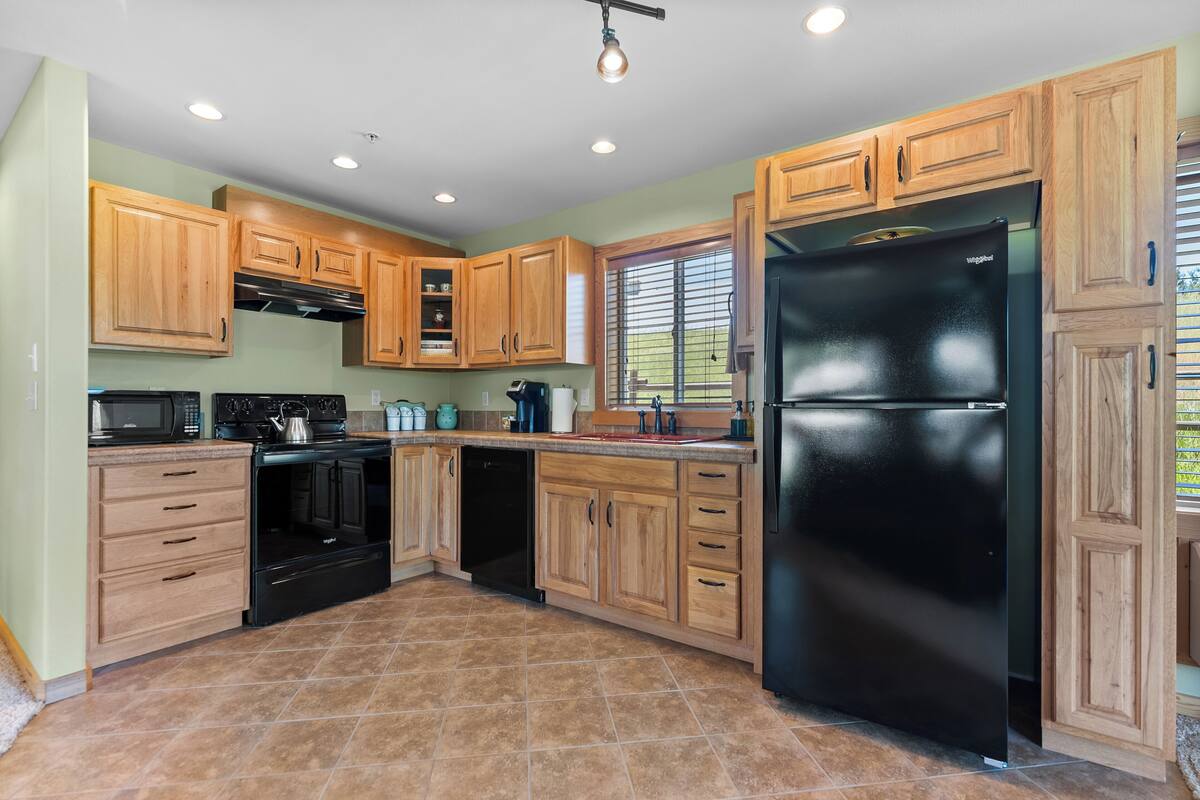 luxury apartment, 1 queen bed with sofa bed, fireplace, mountain view | private kitchen | fridge, microwave, coffee/tea maker