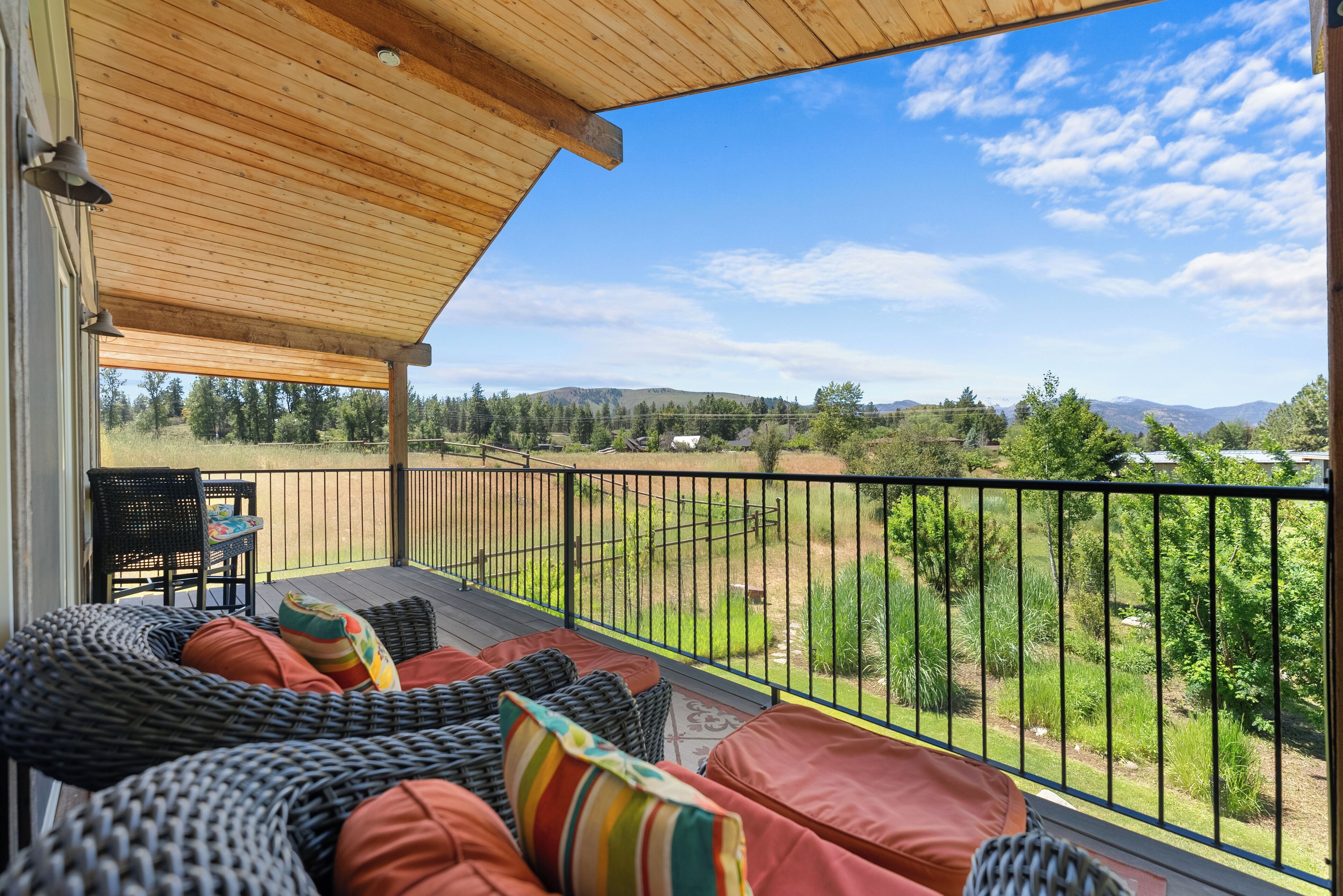 Luxury Studio Suite, Fireplace, Mountain View | Terrace/patio