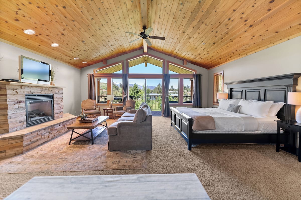 luxury studio suite, fireplace, mountain view | individually decorated, individually furnished, desk, laptop workspace