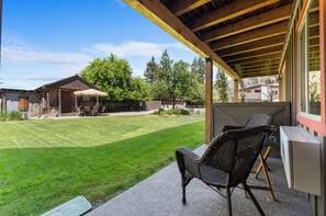 Deluxe Room, 2 Queen Beds, Valley View | Courtyard view