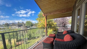 Luxury Studio Suite, Fireplace, Mountain View | Terrace/patio