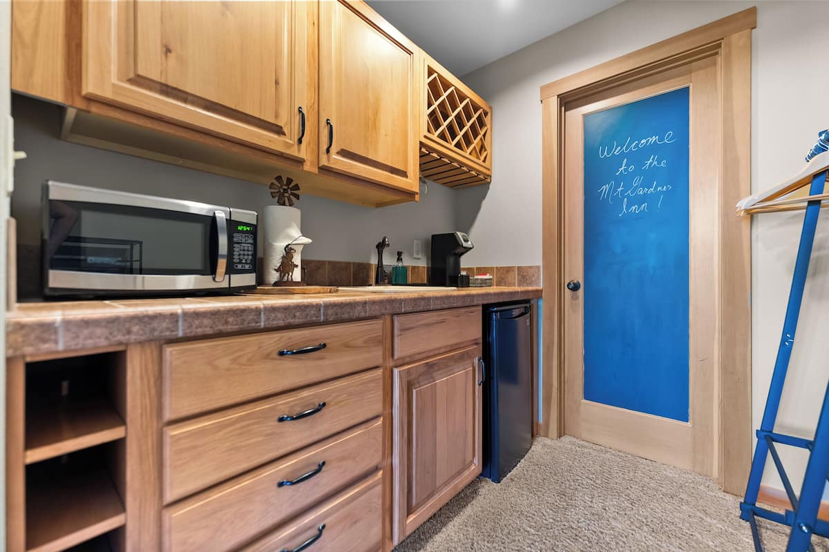 luxury studio suite, fireplace, mountain view | individually decorated, individually furnished, desk, laptop workspace