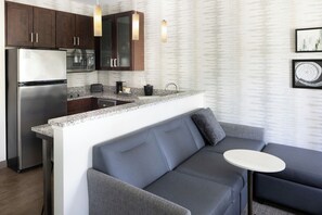 Studio, 1 King Bed with Sofa bed, Non Smoking | Private kitchen