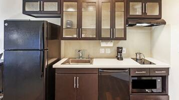 Studio Suite, 1 Queen Bed, Accessible (Communication, Roll-In Shower)