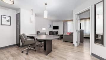 Desk, laptop workspace, iron/ironing board, free WiFi