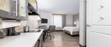 Desk, laptop workspace, iron/ironing board, free WiFi