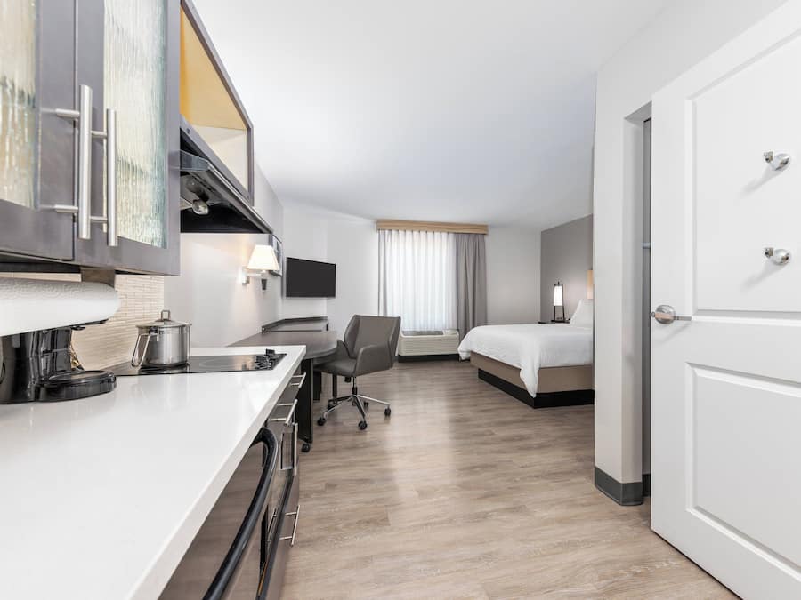 Desk, laptop workspace, iron/ironing board, free WiFi