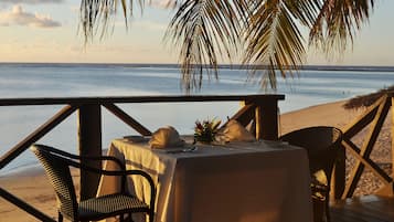 Frühstück, Mittagessen, Abendessen, Blick auf den Strand 