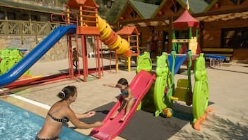 Children’s play area – outdoor