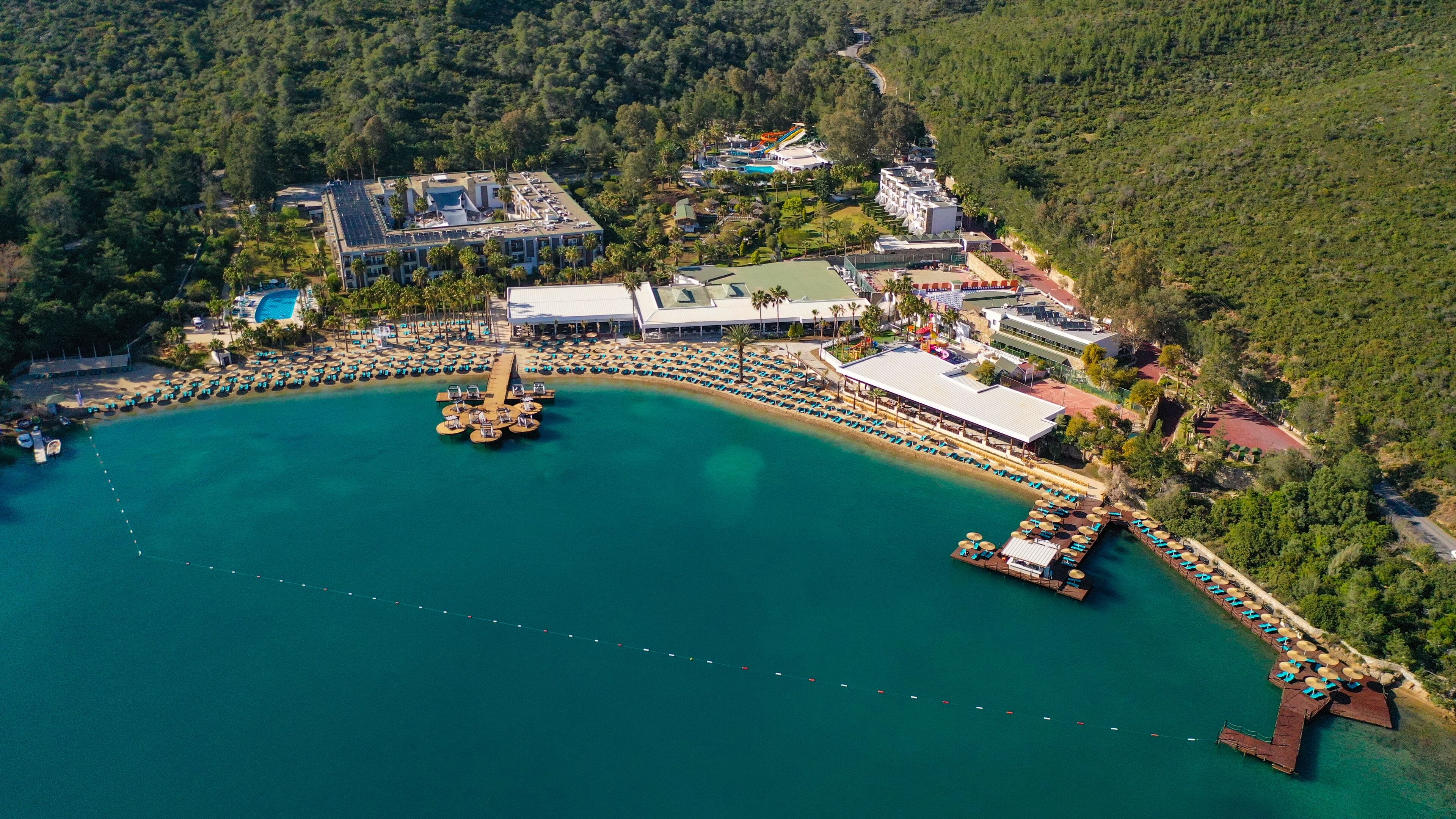 Private beach, free beach cabanas, sun-loungers, beach umbrellas