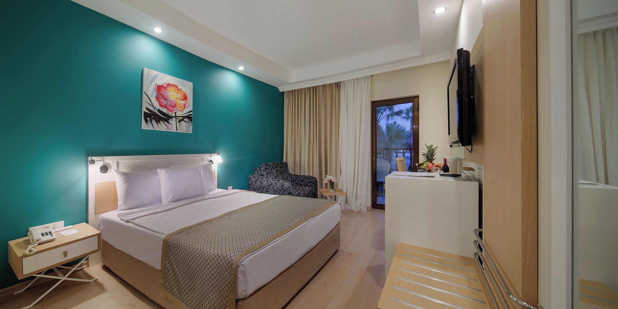Minibar (some free items), in-room safe, WiFi (free)