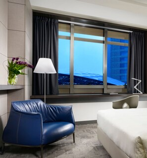 Minibar, in-room safe, individually furnished, desk