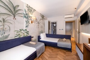 Habitación familiar | Ropa de cama de alta calidad y artículos del minibar gratis