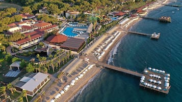 Playa privada, tumbonas, sombrillas y toallas de playa