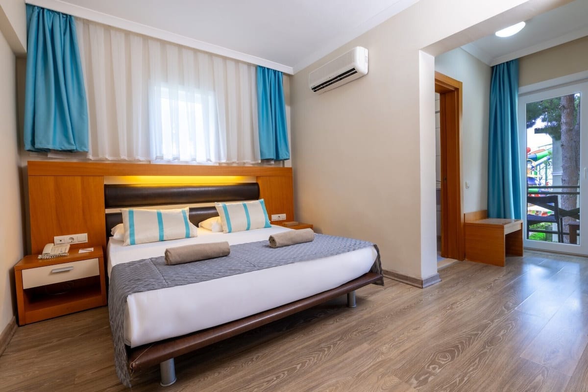 Standard Double Room | 2 bedrooms, premium bedding, free minibar, in-room safe