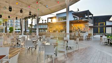 6 ristoranti, aperti a colazione, a pranzo e a cena, cucina messicana