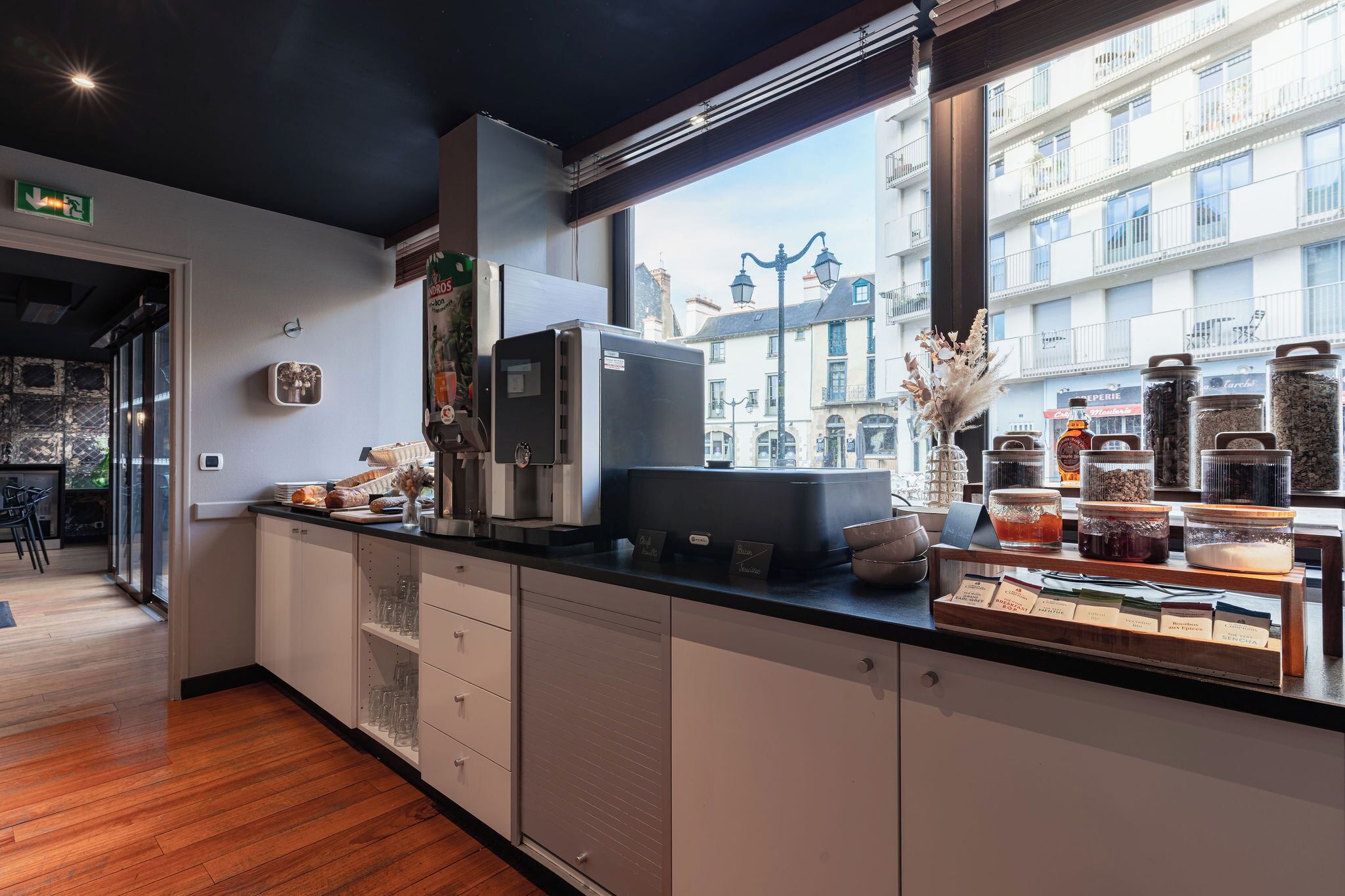 Daily buffet breakfast (EUR 13.9 per person)